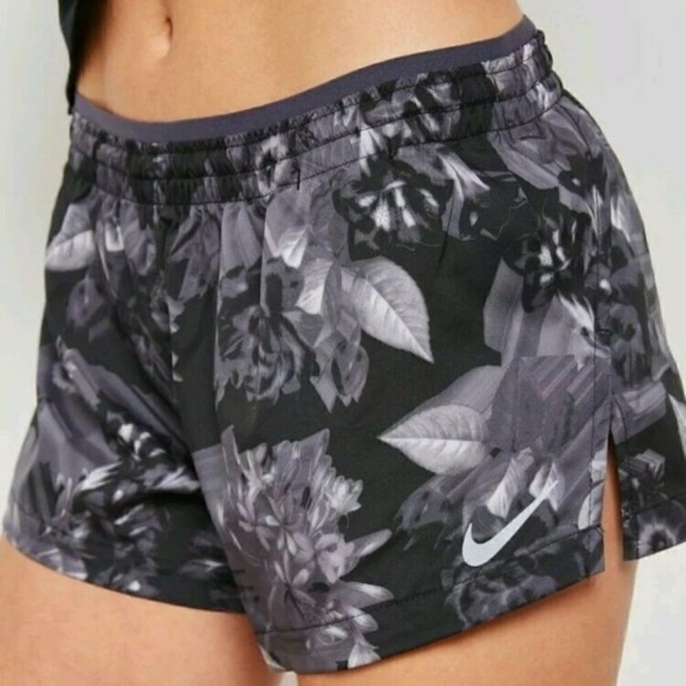 Nike Elevate Black & Gray Floral Running Shorts S